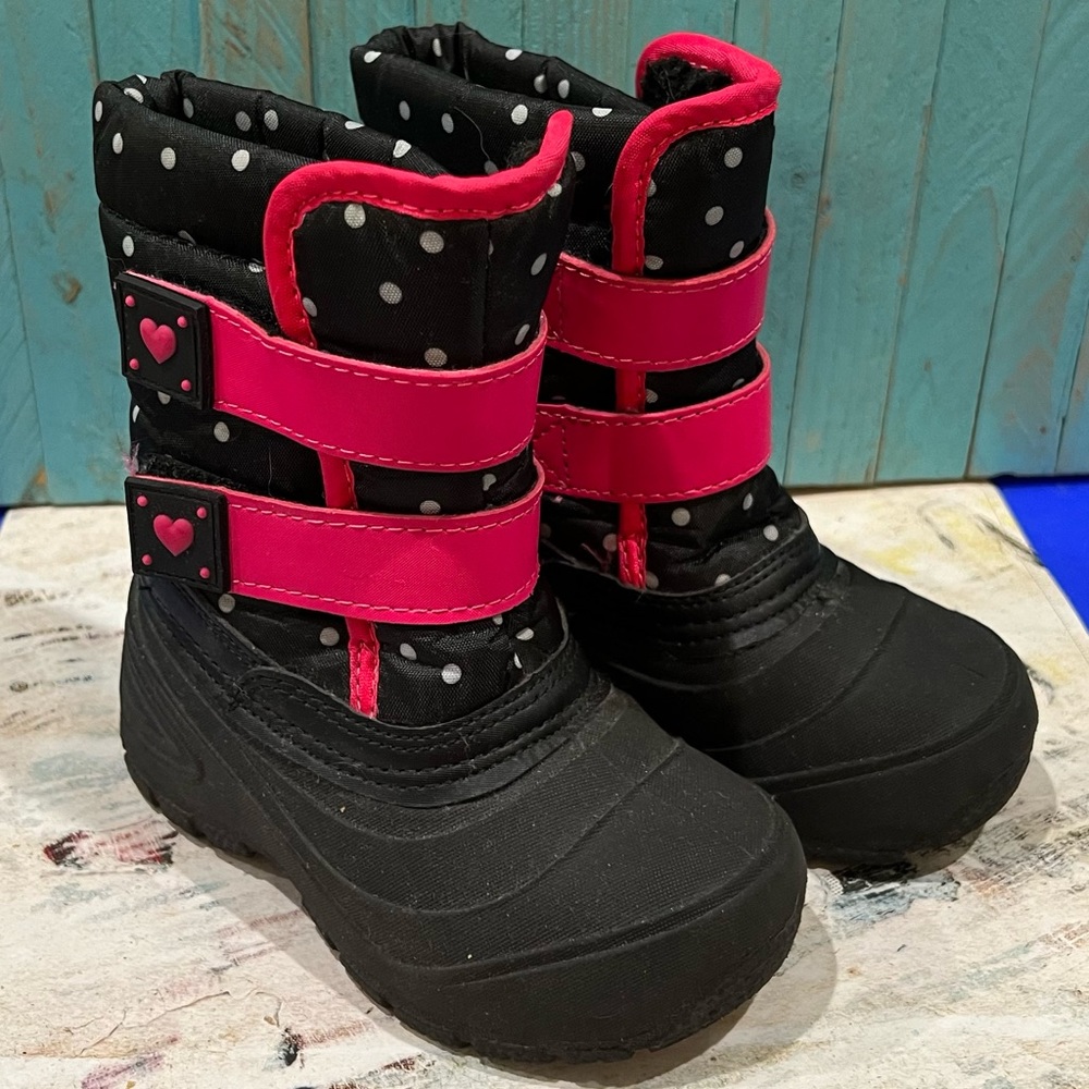 Toddlers Snow Boots. Size 8.